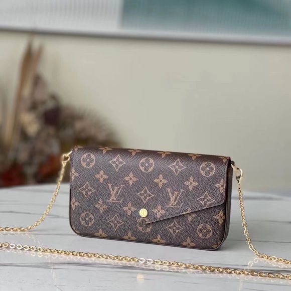 🆕️️️Louis Vuitton🆕️️️ Pochette Felicie Monogram Fuchsia Lining - Picture 1 of 7
